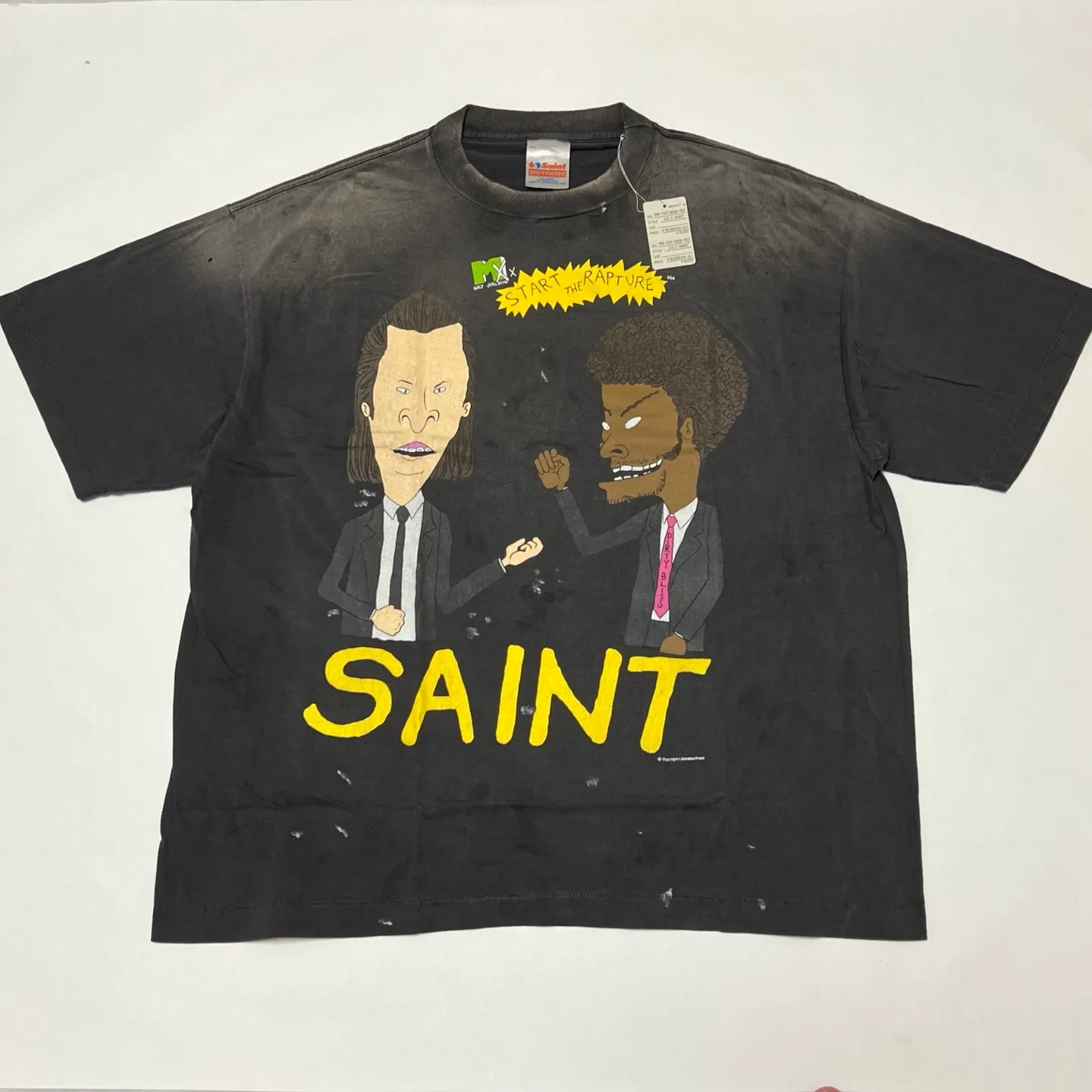 SAINT Mxxxxxx RAPTURE SS TEE/BLK Beavis and Butt-Head anime character TEE. Washed black S-XL. The print is from the characters of the American classic animation "Beavis and Butt-Head". It also pays tribute to the two classic killer characters in "Pulp Fiction". It is very witty and humorous. The whole garment is washed again.